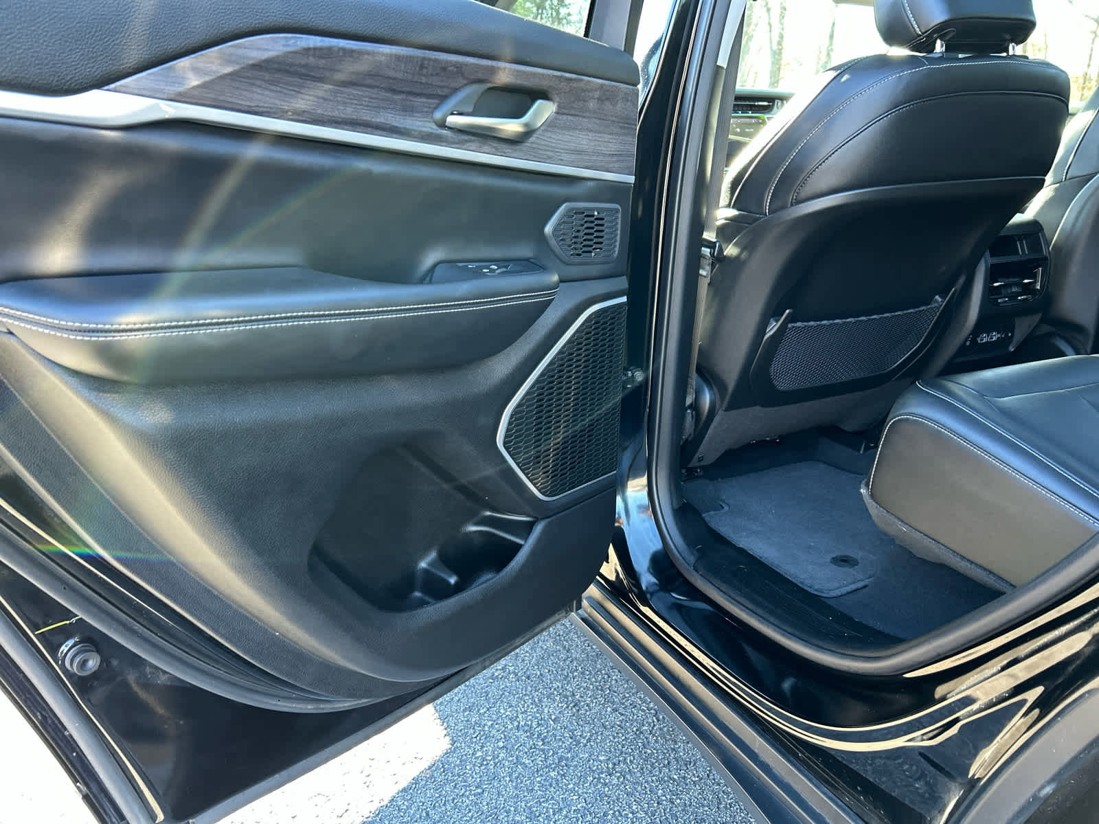 Used 2023 Jeep Grand Cherokee 4WD 4xe image 36