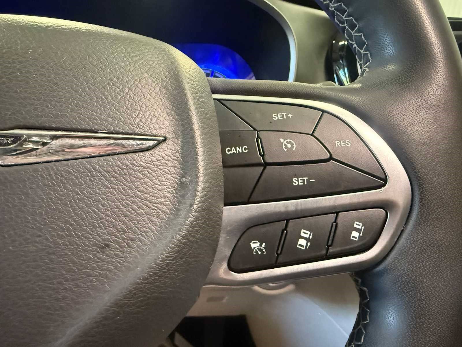 Used 2022 Chrysler Pacifica Touring-L FWD image 28
