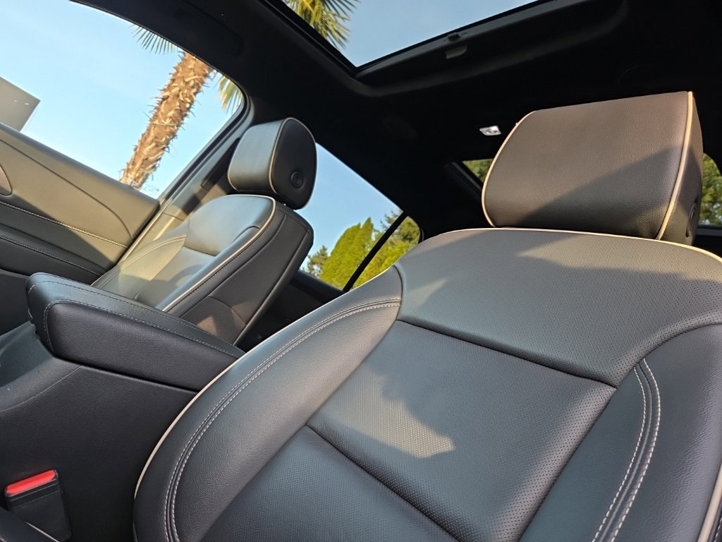 Used 2022 Chevrolet Traverse Premier w/ Redline Edition image 14