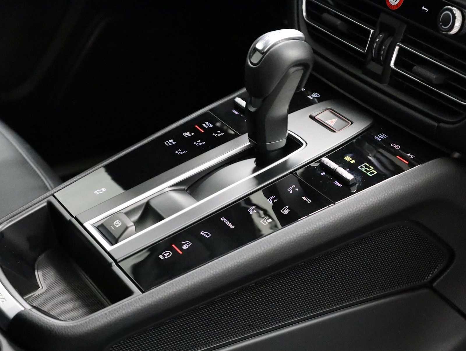 Certified 2026 Porsche Macan AWD/4WD image 21
