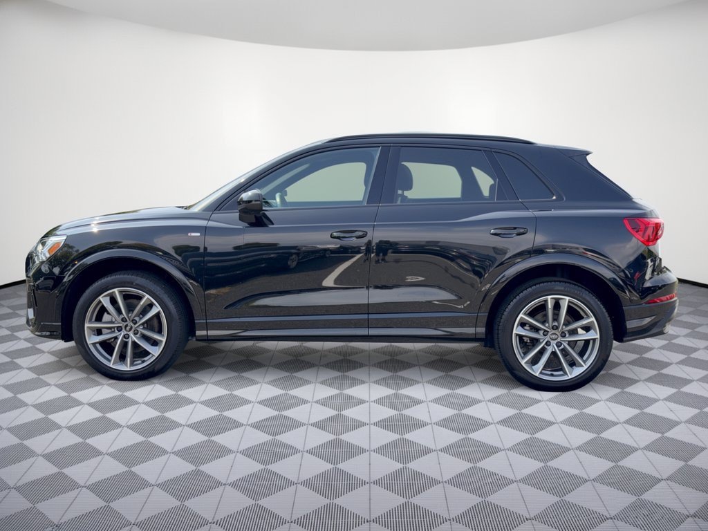 Used 2023 Audi Q3 2.0T Premium w/ Black Optic Sport Package AWD/4WD image 2