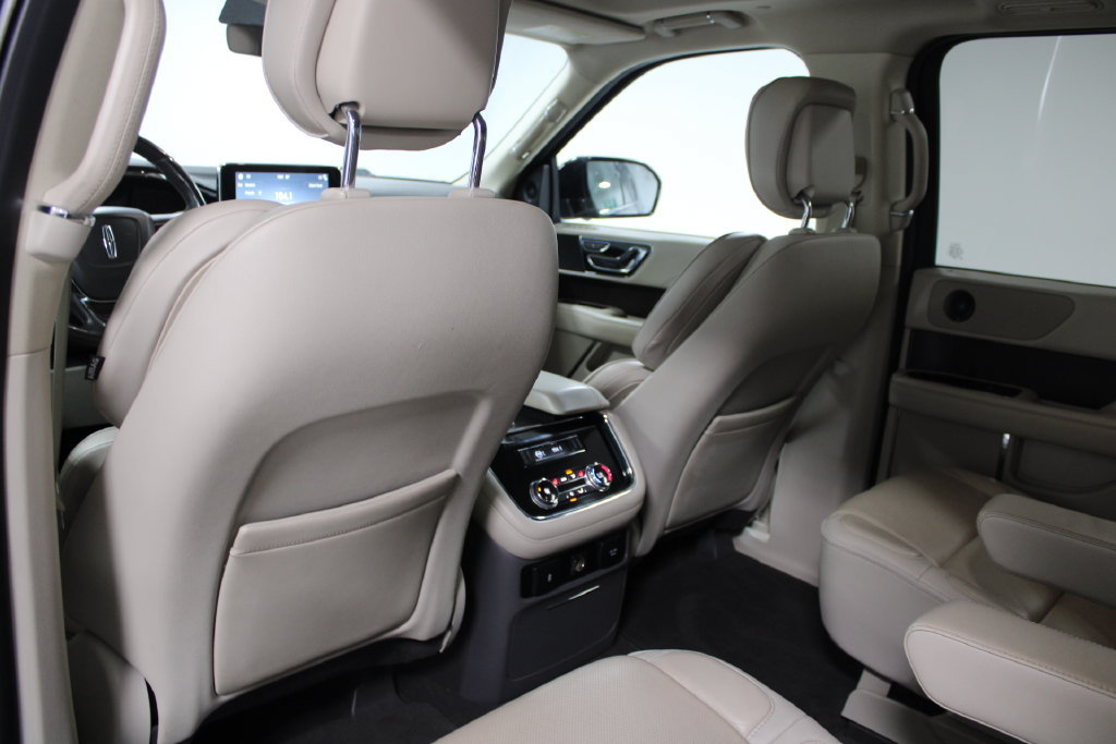 Used 2018 Lincoln Navigator Select RWD image 28