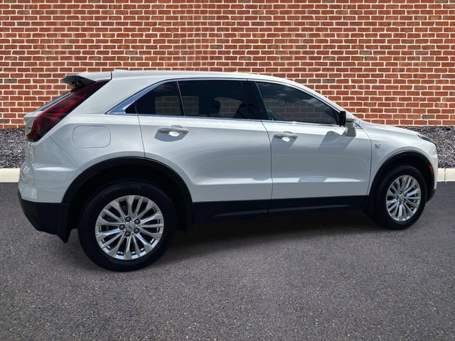 Certified 2024 Cadillac XT4 Luxury w/ Cold Weather Package FWD image 6
