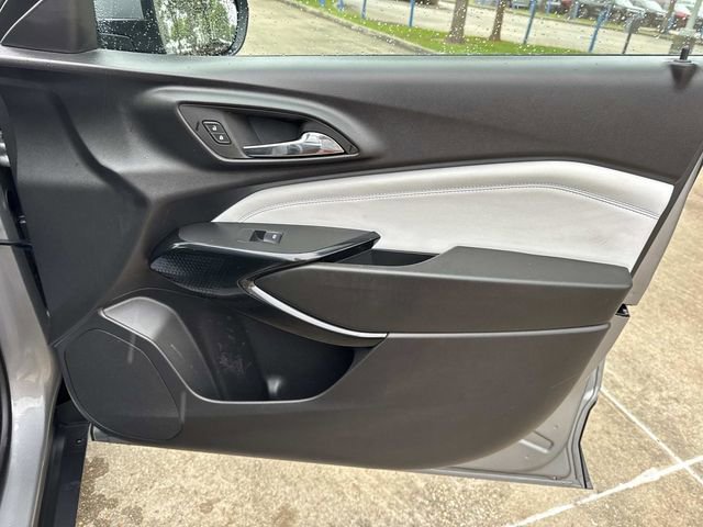 Used 2025 Chevrolet Trax LT w/ LT Convenience Package FWD image 17