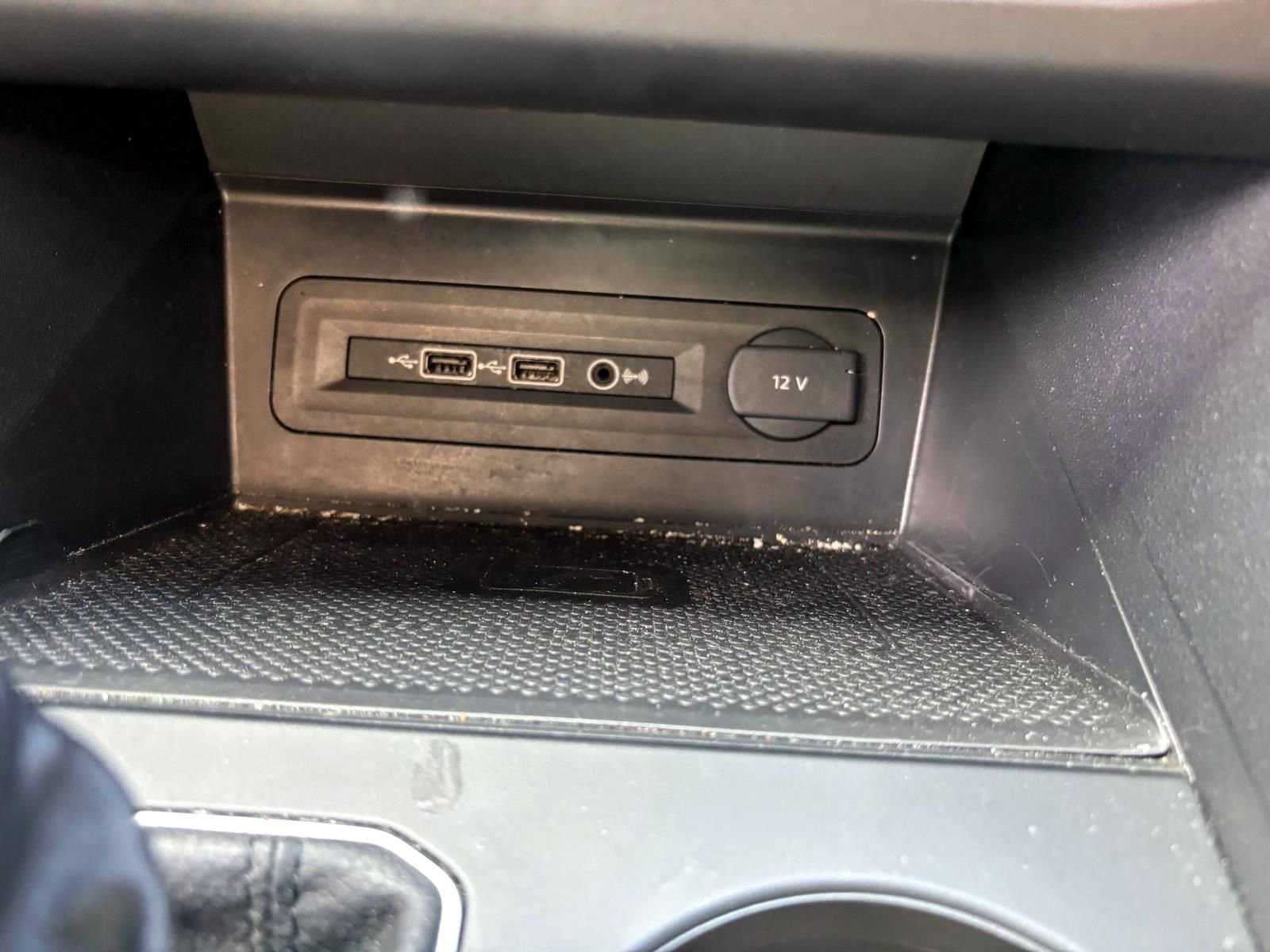 Used 2020 Volkswagen Atlas Cross Sport SE w/ Towing Package image 22