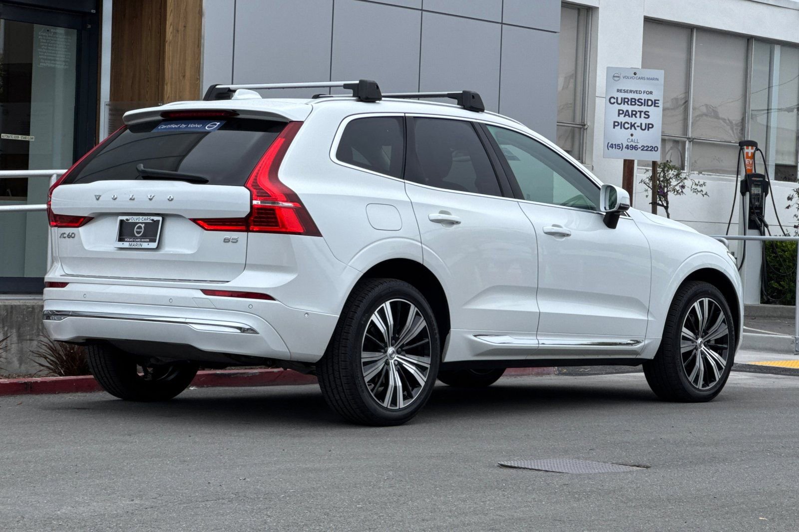 Certified 2023 Volvo XC60 B5 Plus w/ Protection Package Premier FWD image 2