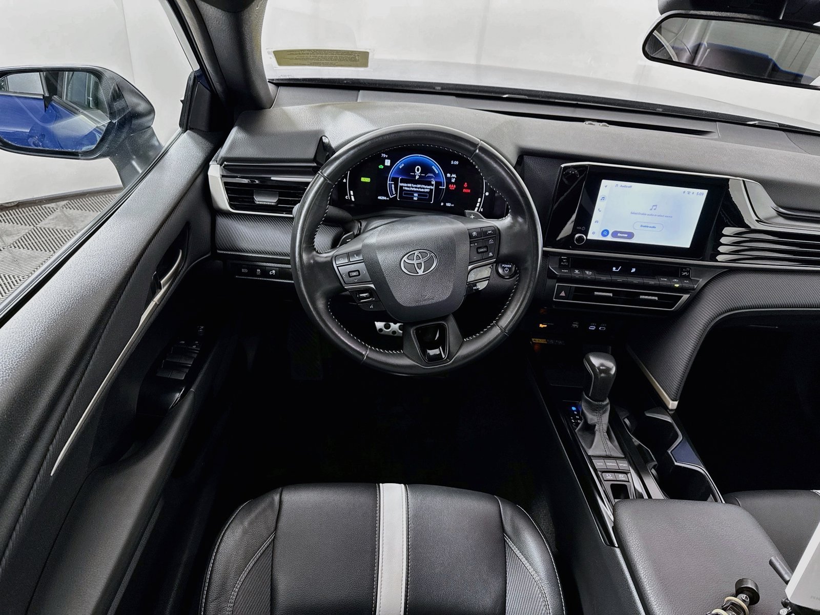 Used 2025 Toyota Camry SE FWD image 16