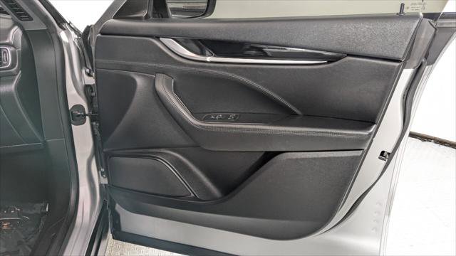 Used 2018 Maserati Levante image 23