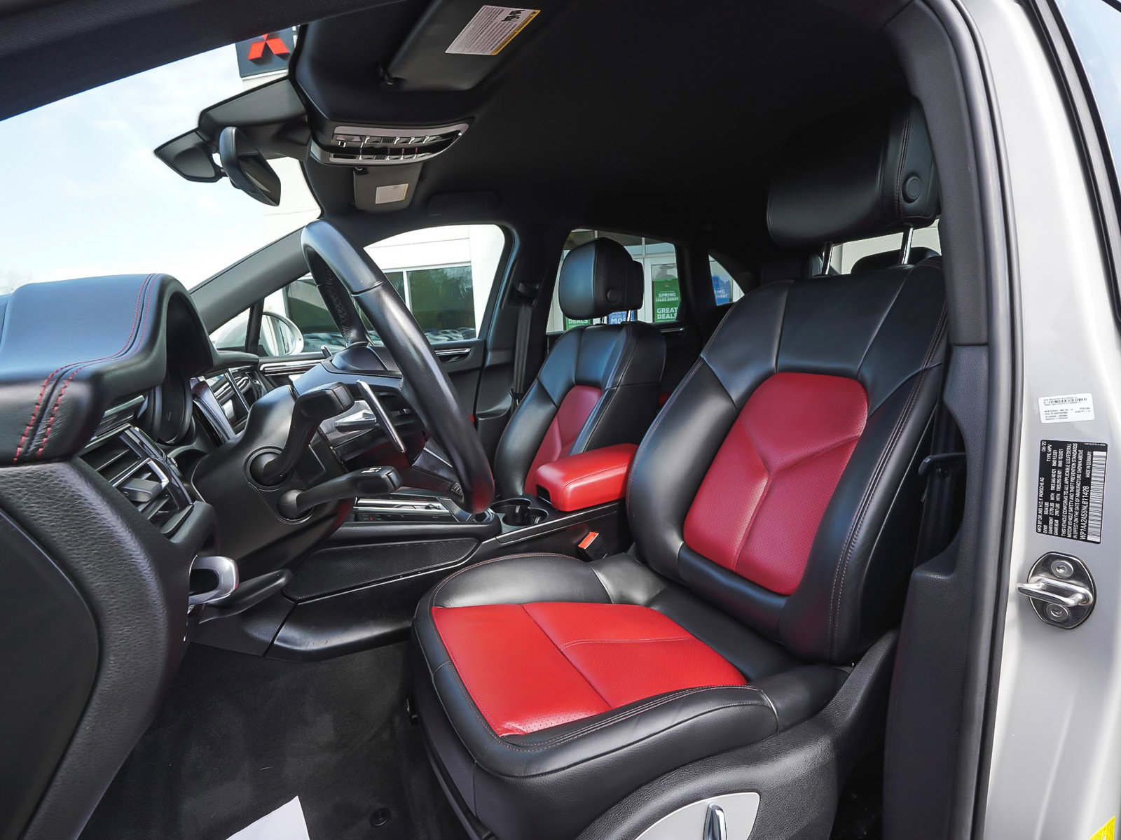 Used 2022 Porsche Macan AWD/4WD image 34