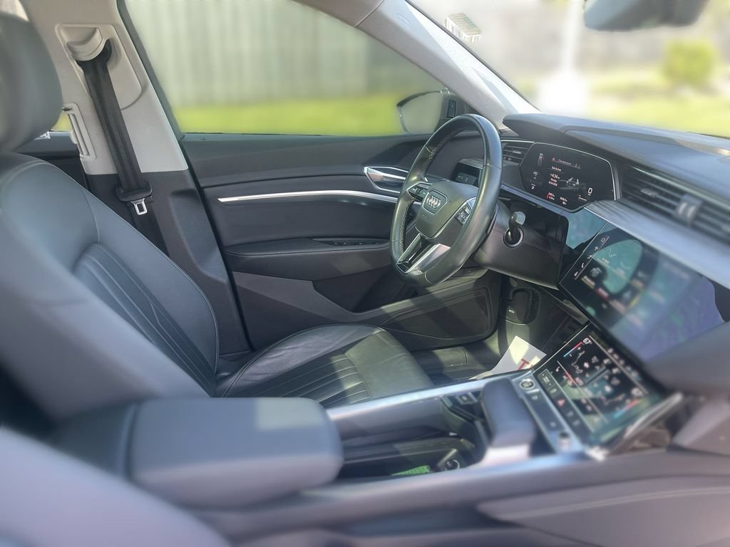 Used 2022 Audi e-tron Premium AWD/4WD image 40