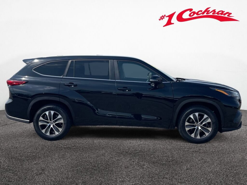 Used 2023 Toyota Highlander XLE FWD image 31