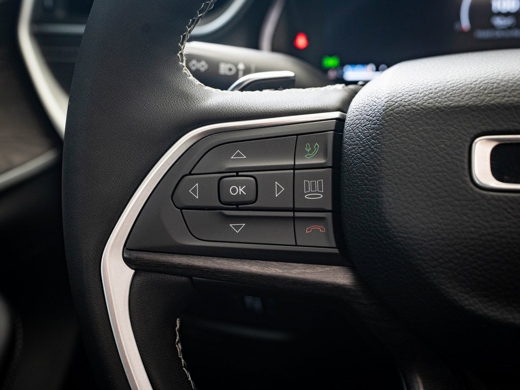 Used 2024 Jeep Grand Cherokee Limited w/ Luxury Tech Group II image 25