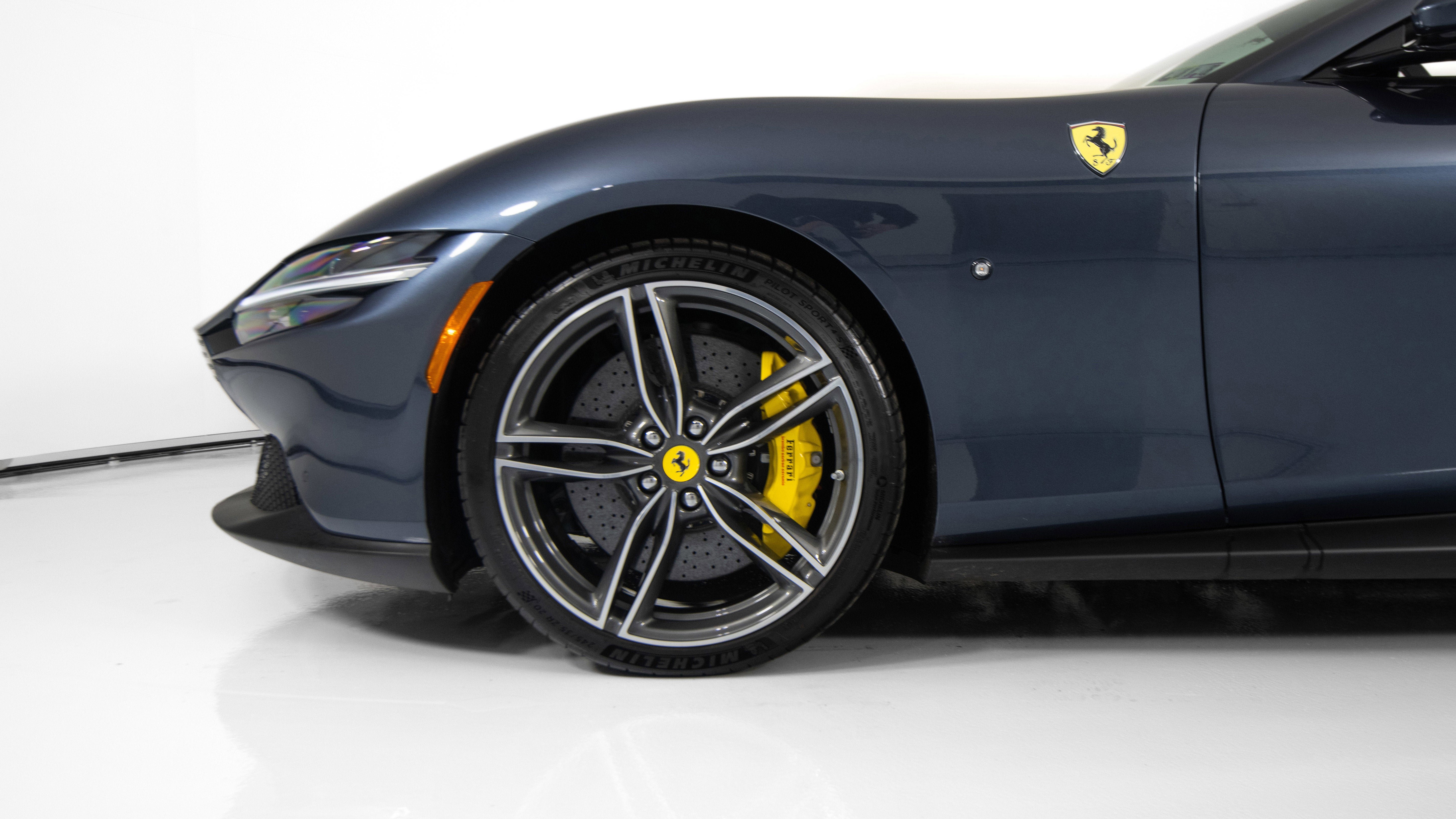 Certified 2025 Ferrari Roma Spider RWD image 30