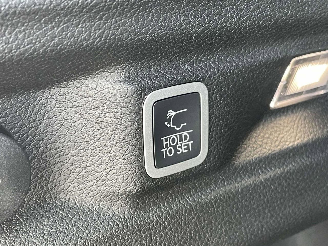 New 2025 Jeep Grand Cherokee L Laredo w/ Luxury Tech Group I image 30