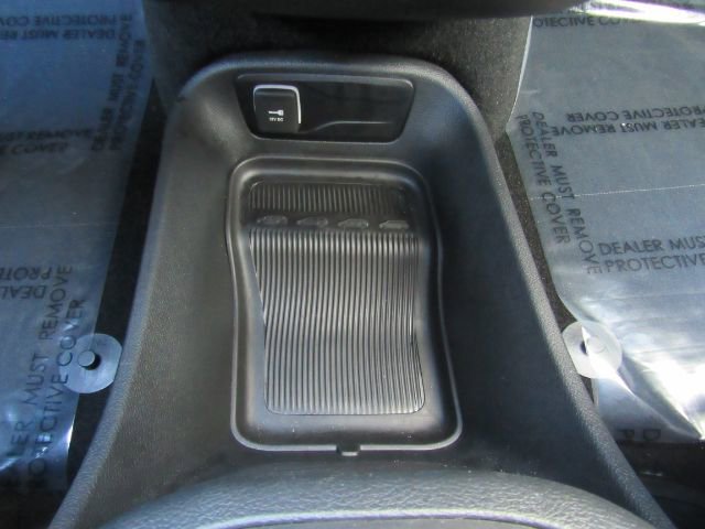 Used 2025 Chrysler Pacifica Select image 52
