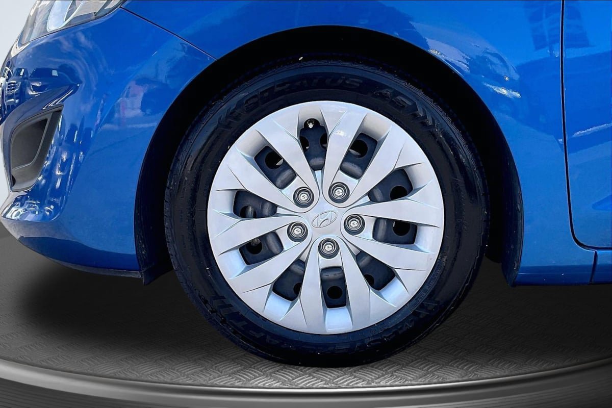 Used 2017 Hyundai Elantra GT FWD image 9