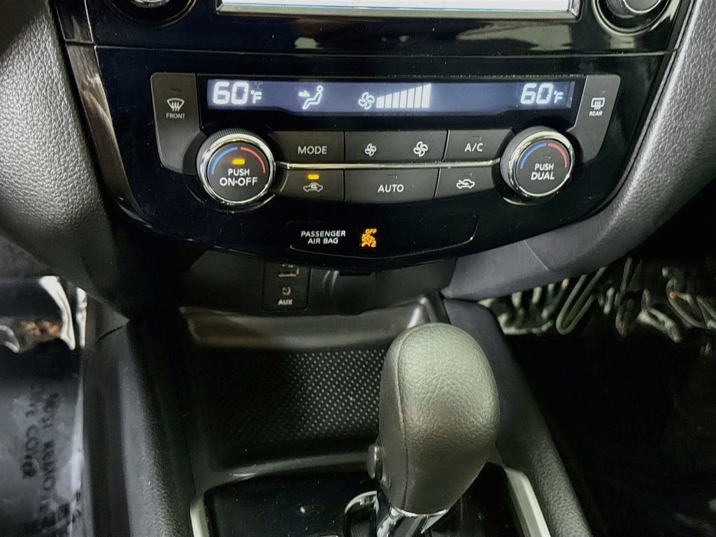 Used 2016 Nissan Rogue SV w/ SV Premium Package AWD/4WD image 8