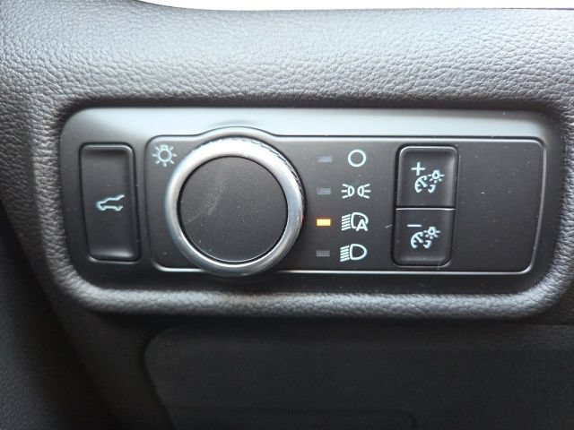 Used 2024 Ford Explorer XLT RWD image 30