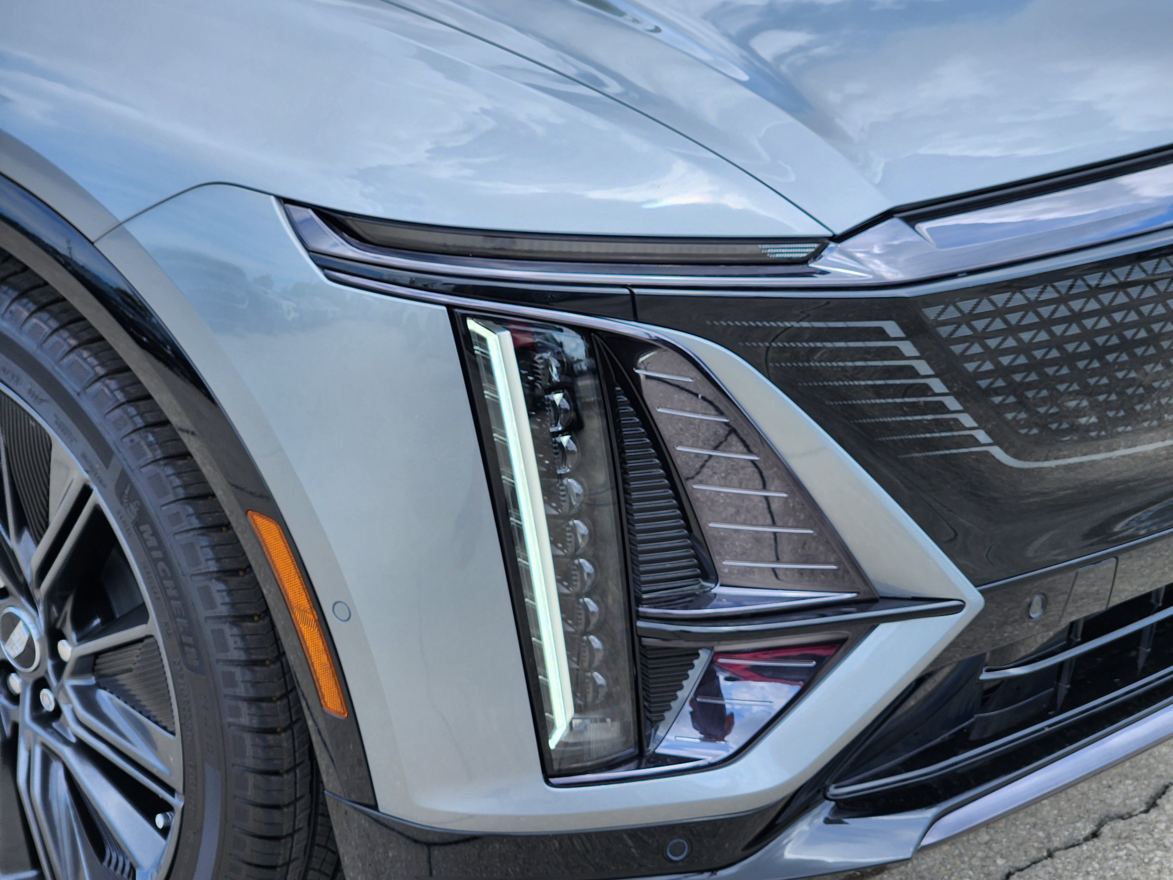 New 2025 Cadillac Lyriq Sport w/ LPO, Floor Liner Package RWD image 9