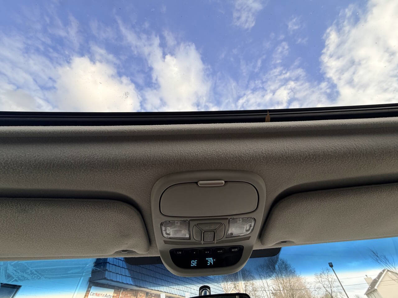 Used 2010 Toyota Sienna XLE Limited image 28