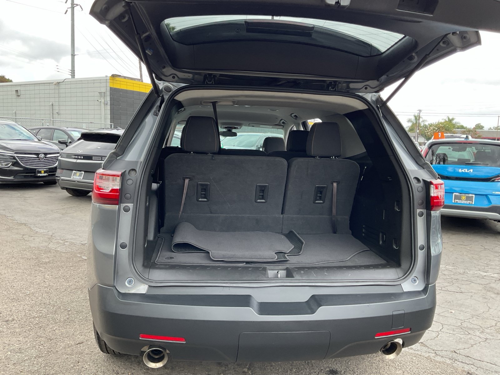 Used 2019 Chevrolet Traverse LS FWD image 25