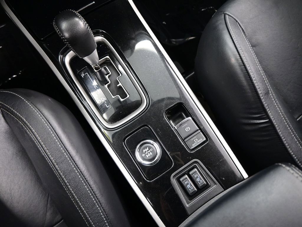 Used 2019 Mitsubishi Outlander SEL image 18