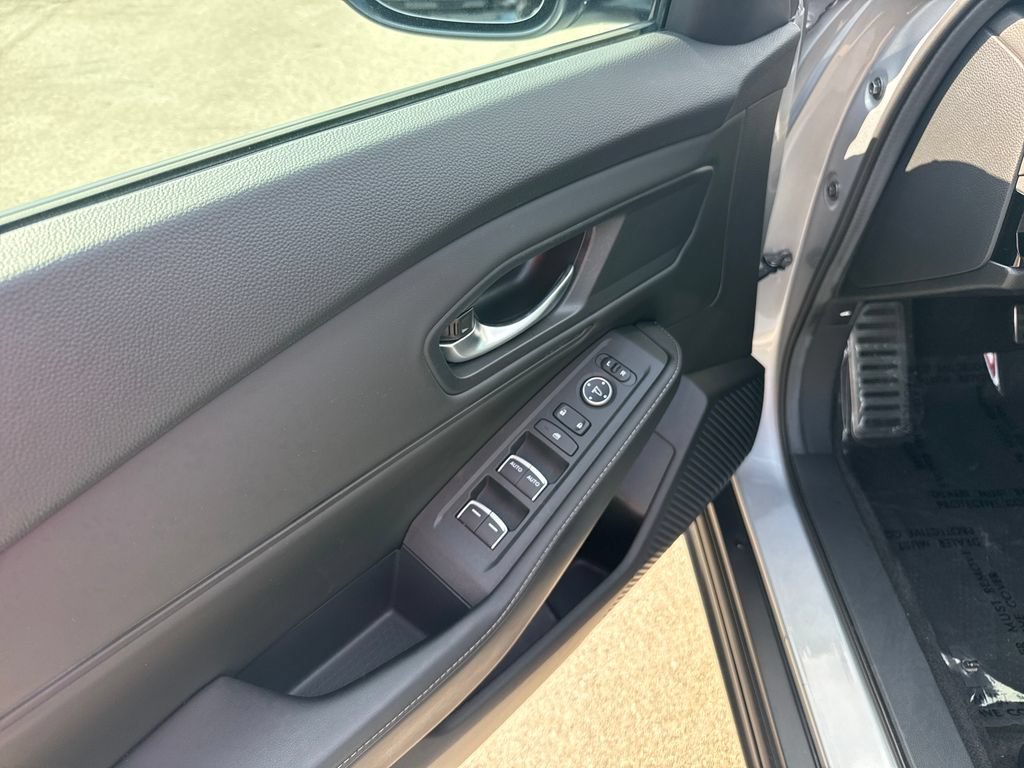 Used 2024 Honda Accord Sport image 11