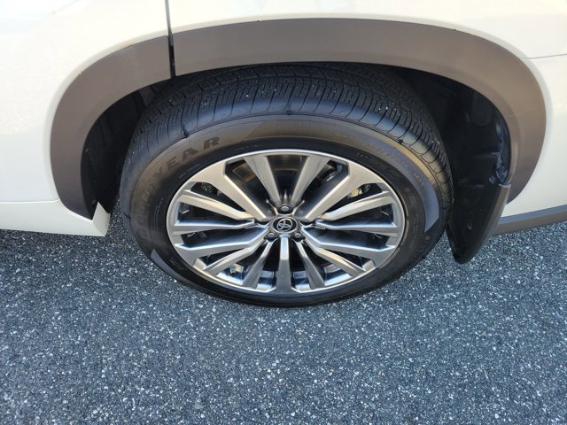 Used 2025 Toyota Highlander Limited image 6