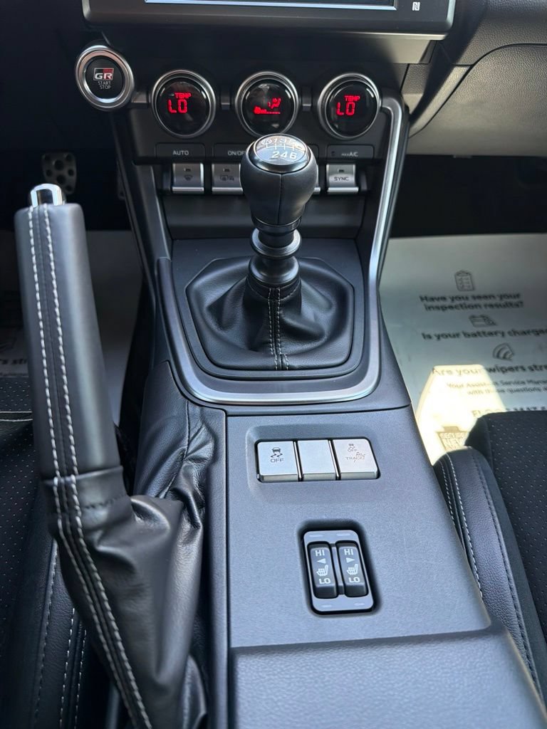 Used 2025 Toyota GR86 Premium w/ ALL Weather Mat Package (TMS) RWD image 27