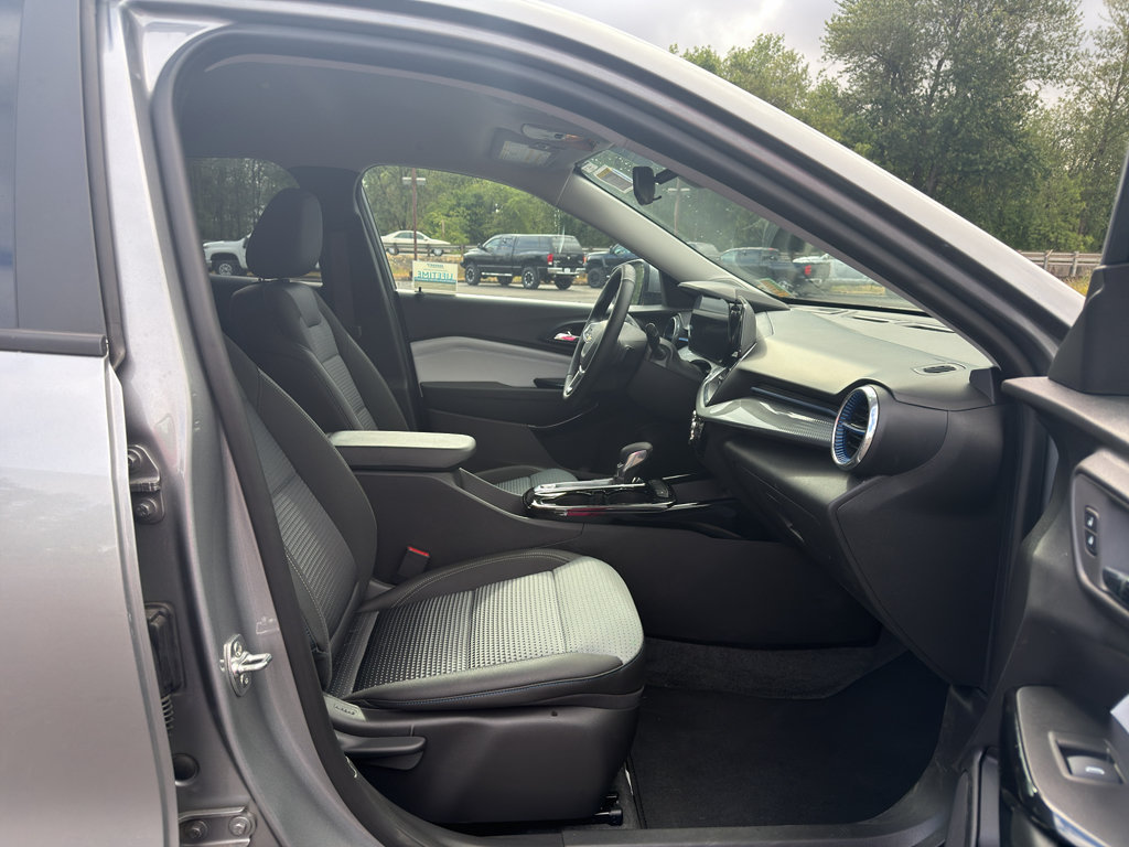 New 2025 Chevrolet Trax LT w/ Driver Confidence Package FWD image 14