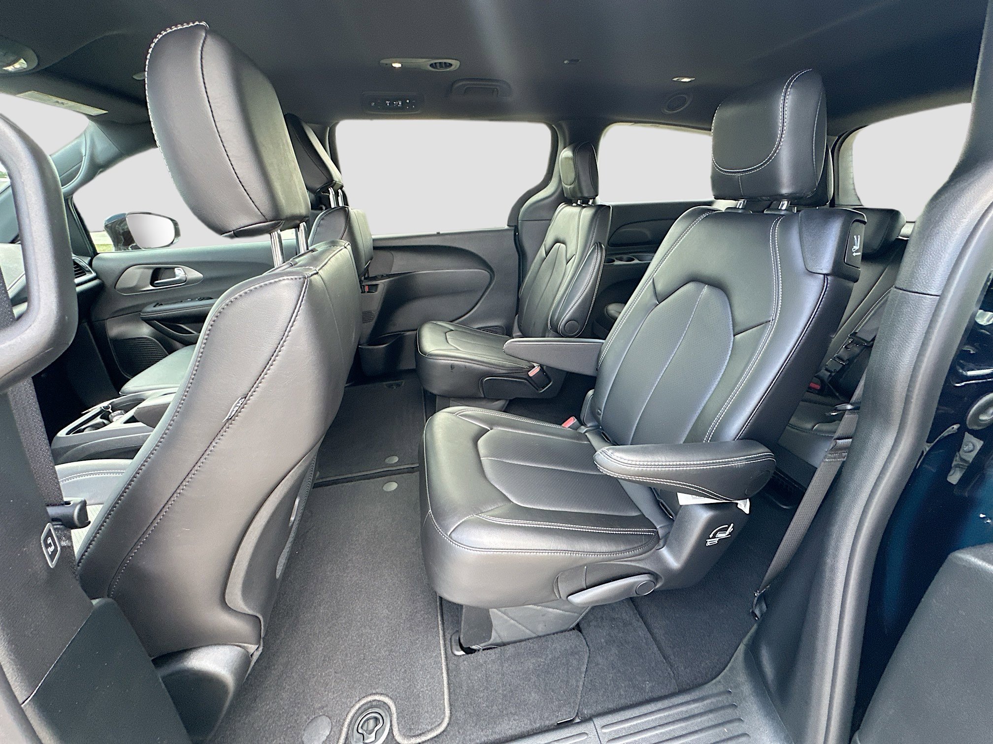 Used 2025 Chrysler Pacifica Select FWD image 22