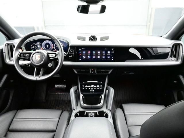 Used 2025 Porsche Cayenne Coupe image 19