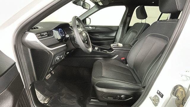 Used 2024 Jeep Grand Cherokee Laredo X w/ Luxury Tech Group I AWD/4WD image 11