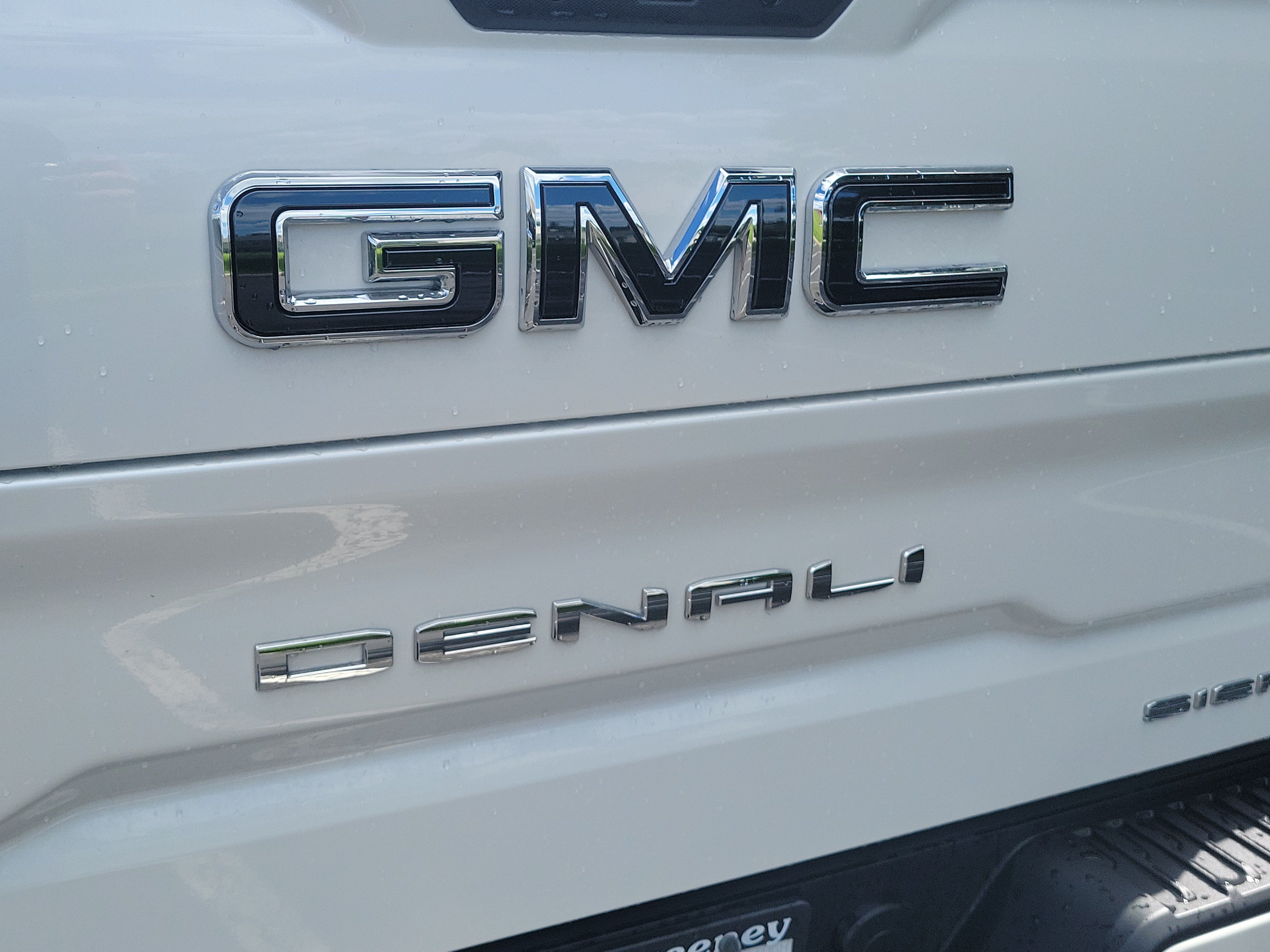 Used 2025 GMC Sierra 1500 Denali Ultimate AWD/4WD image 7