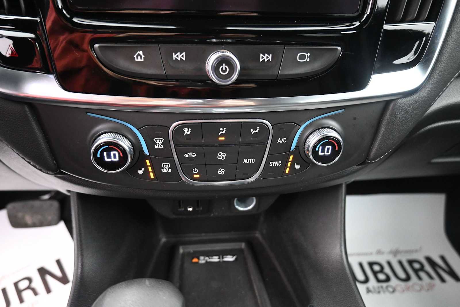 Used 2023 Chevrolet Traverse LT AWD/4WD image 9
