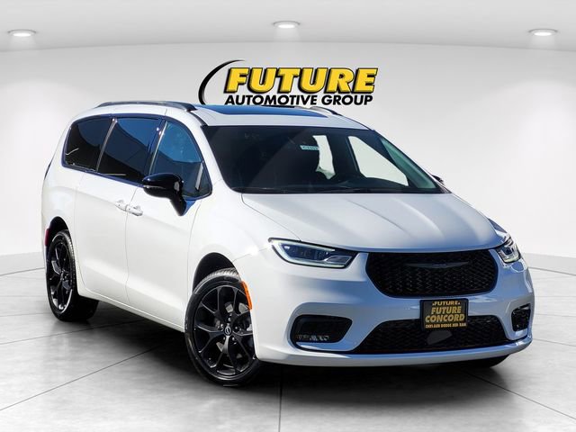 New 2026 Chrysler Pacifica Limited w/ S Appearance Package image 1