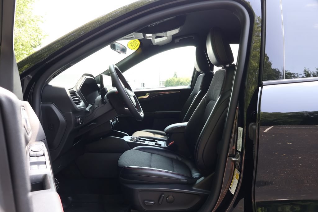 Used 2024 Ford Escape ST-Line w/ Tech Pack #1 AWD/4WD image 32