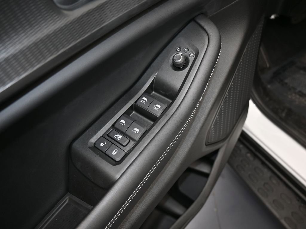 Used 2025 Jeep Grand Cherokee Laredo image 13