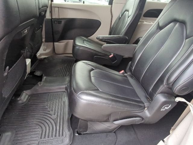 Certified 2023 Chrysler Pacifica Touring-L FWD image 24