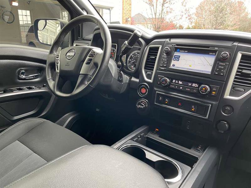 Used 2018 Nissan Titan SV w/ SV Convenience Package image 59