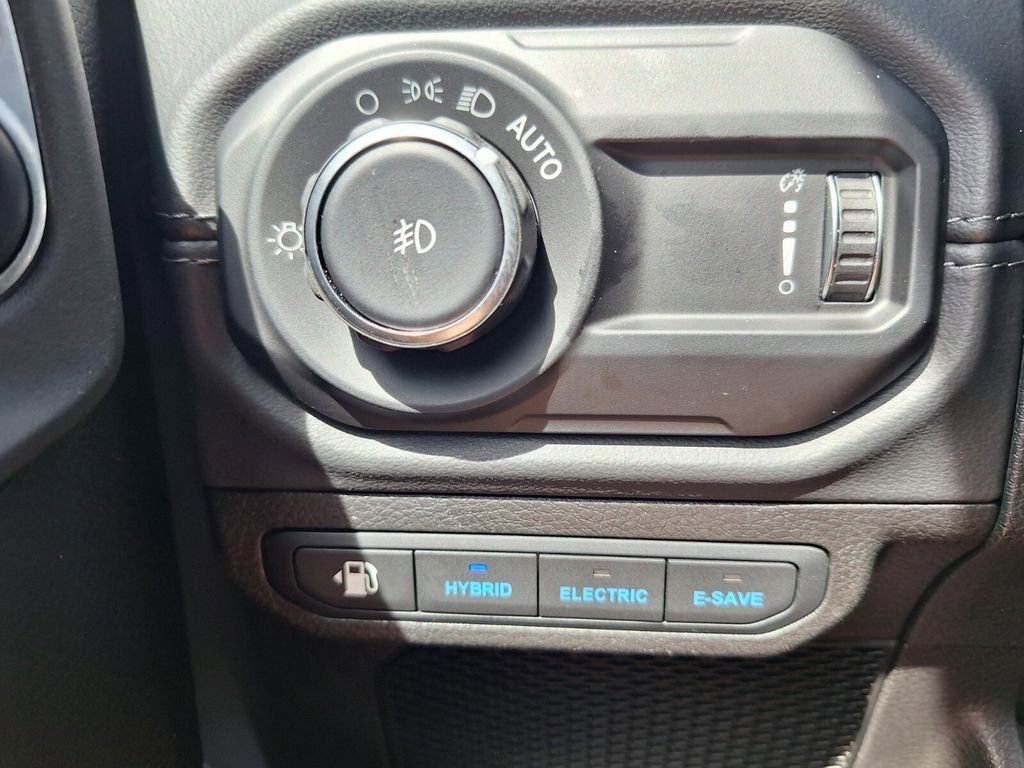 Used 2025 Jeep Wrangler Unlimited Sahara w/ Safety Group AWD/4WD image 12