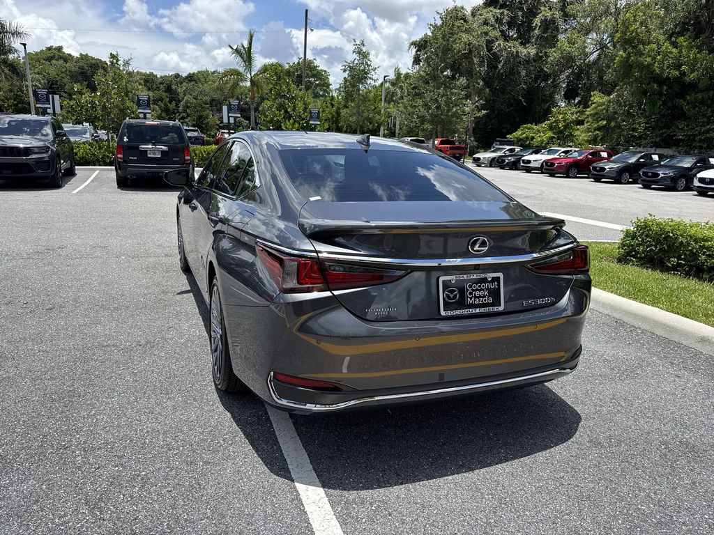 Used 2024 Lexus ES 300h Ultra Luxury w/ Accessory Package (Z2) FWD image 13