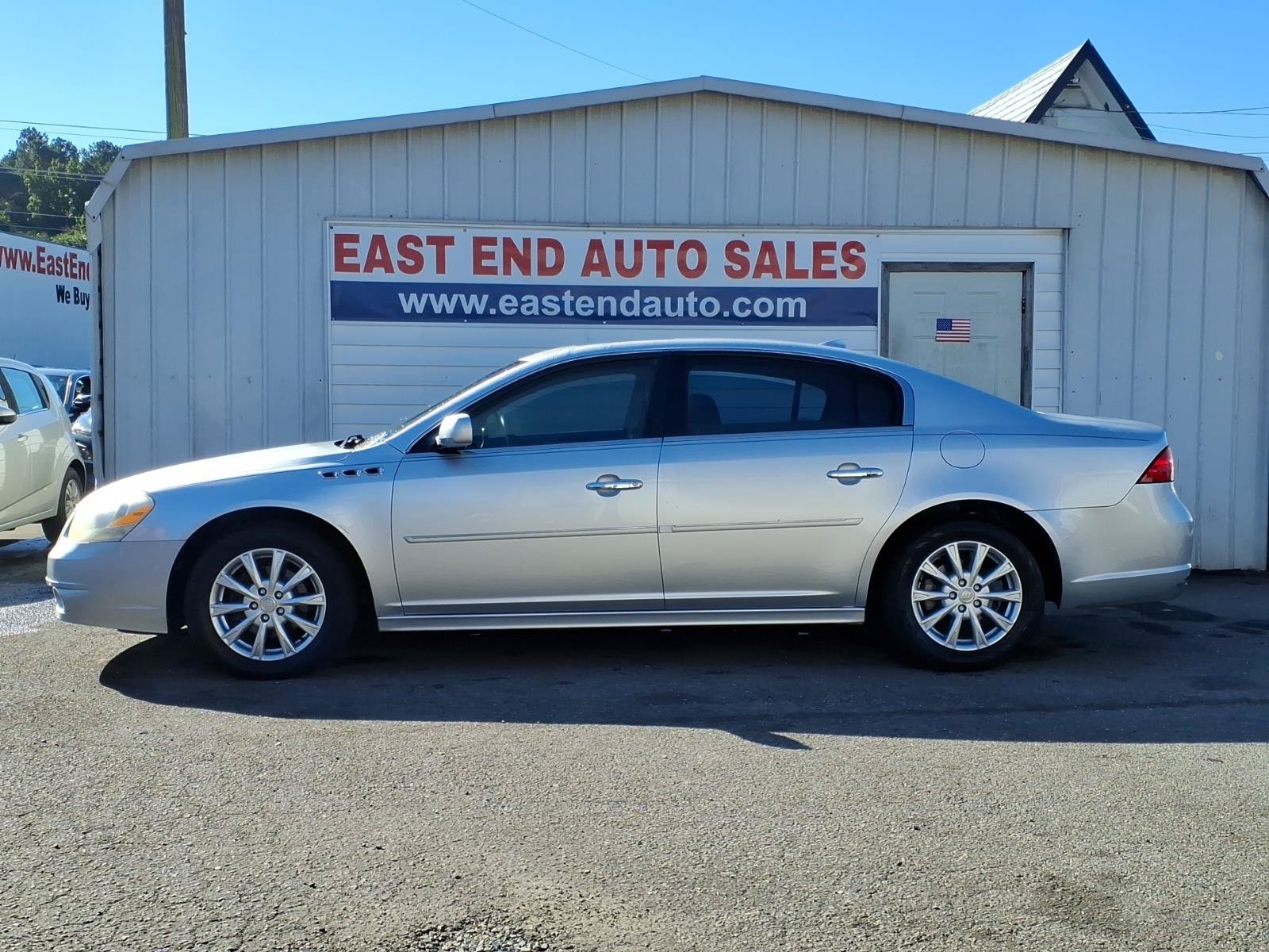 Used 2011 Buick Lucerne CXL w/ Driver Confidence Package FWD image 2