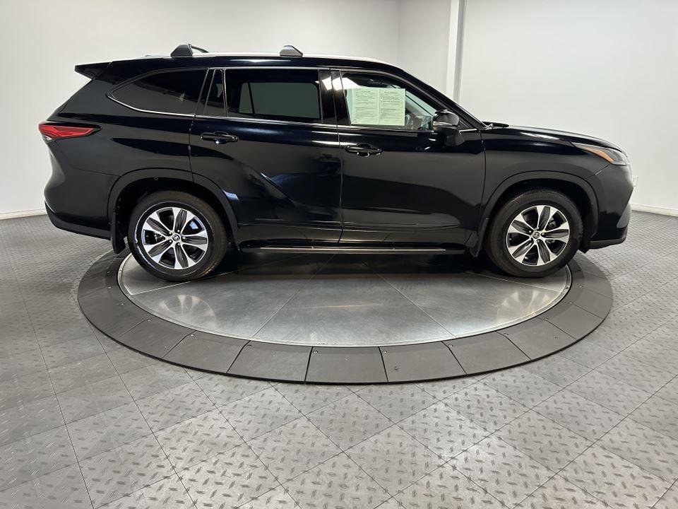 Certified 2022 Toyota Highlander XLE image 15