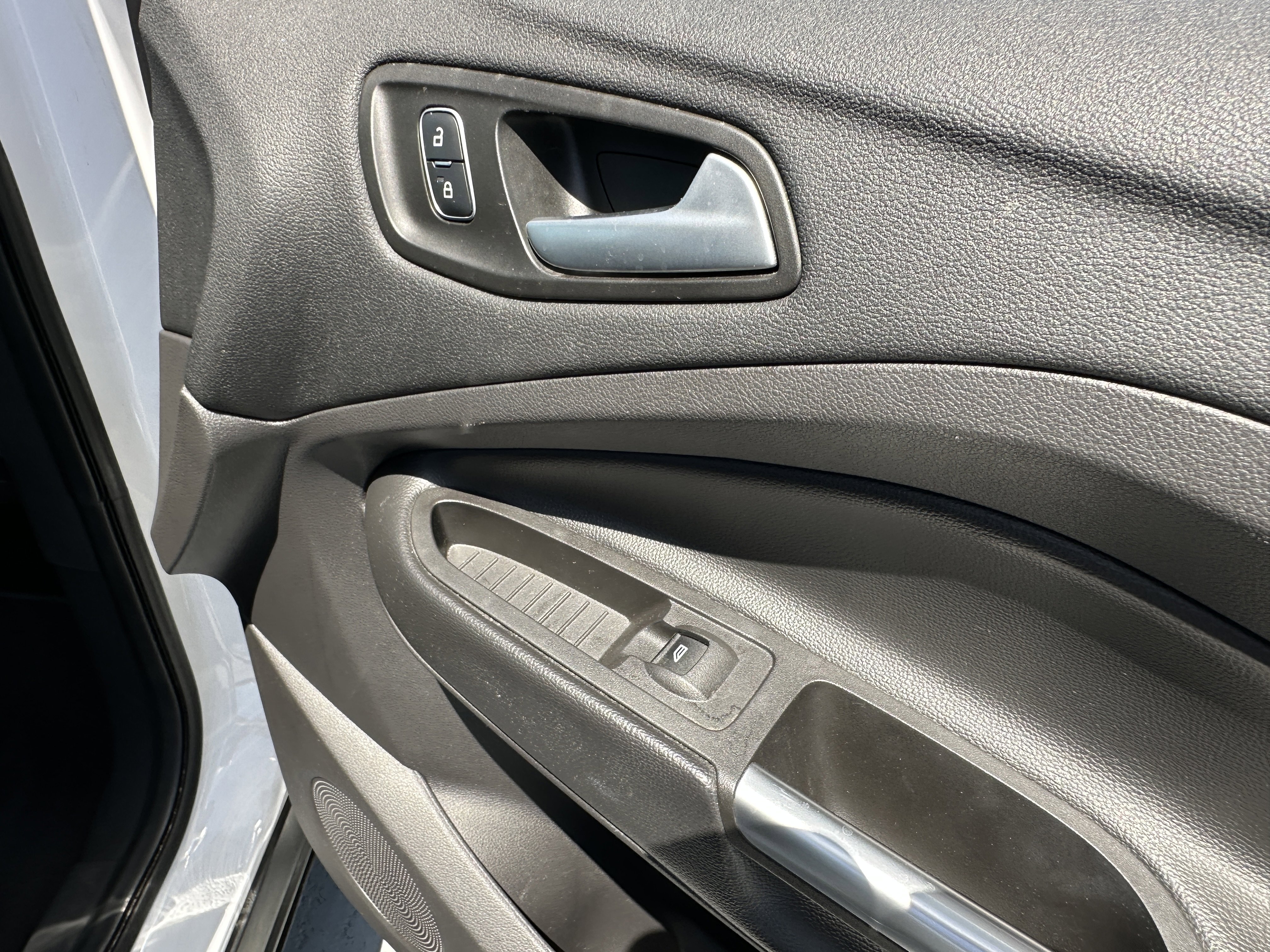 Used 2018 Ford Escape SE FWD image 18