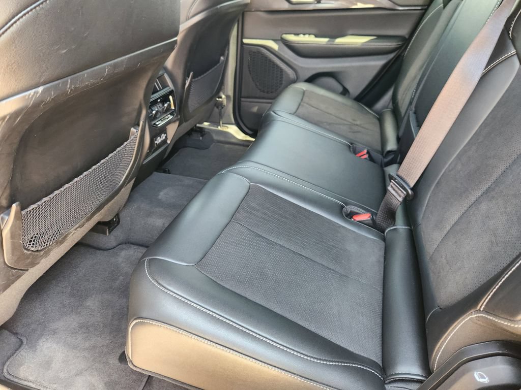 Used 2023 Jeep Grand Cherokee Altitude RWD image 28