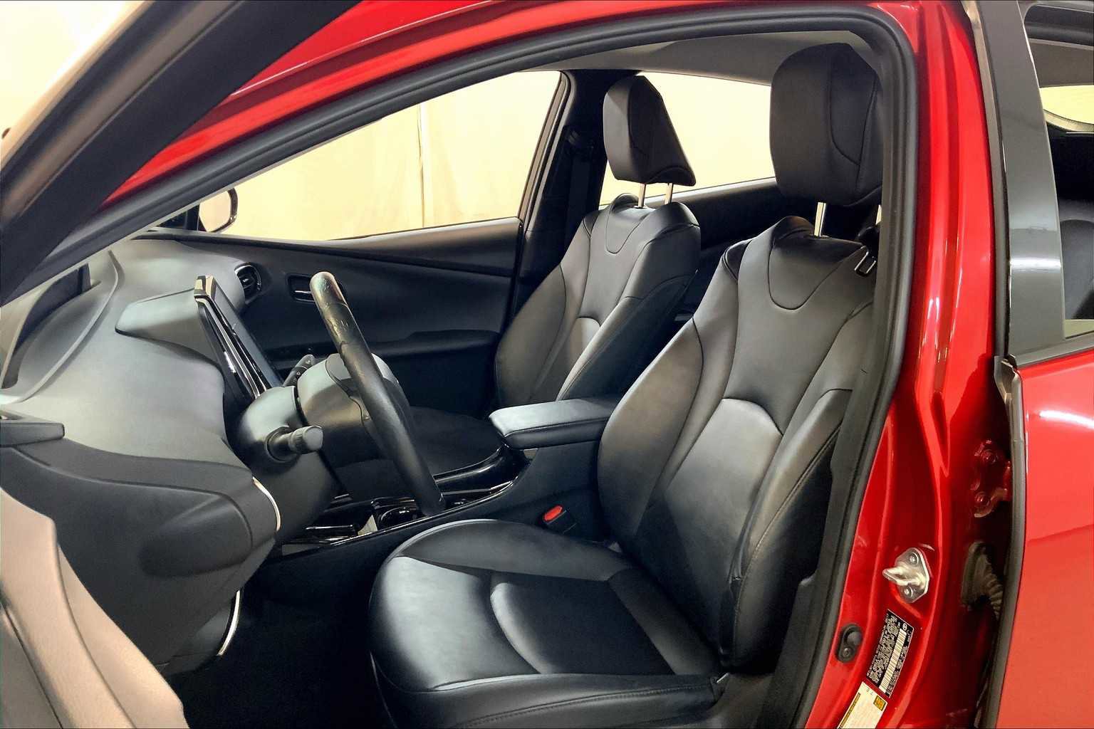 Used 2017 Toyota Prius Prime Advanced image 7