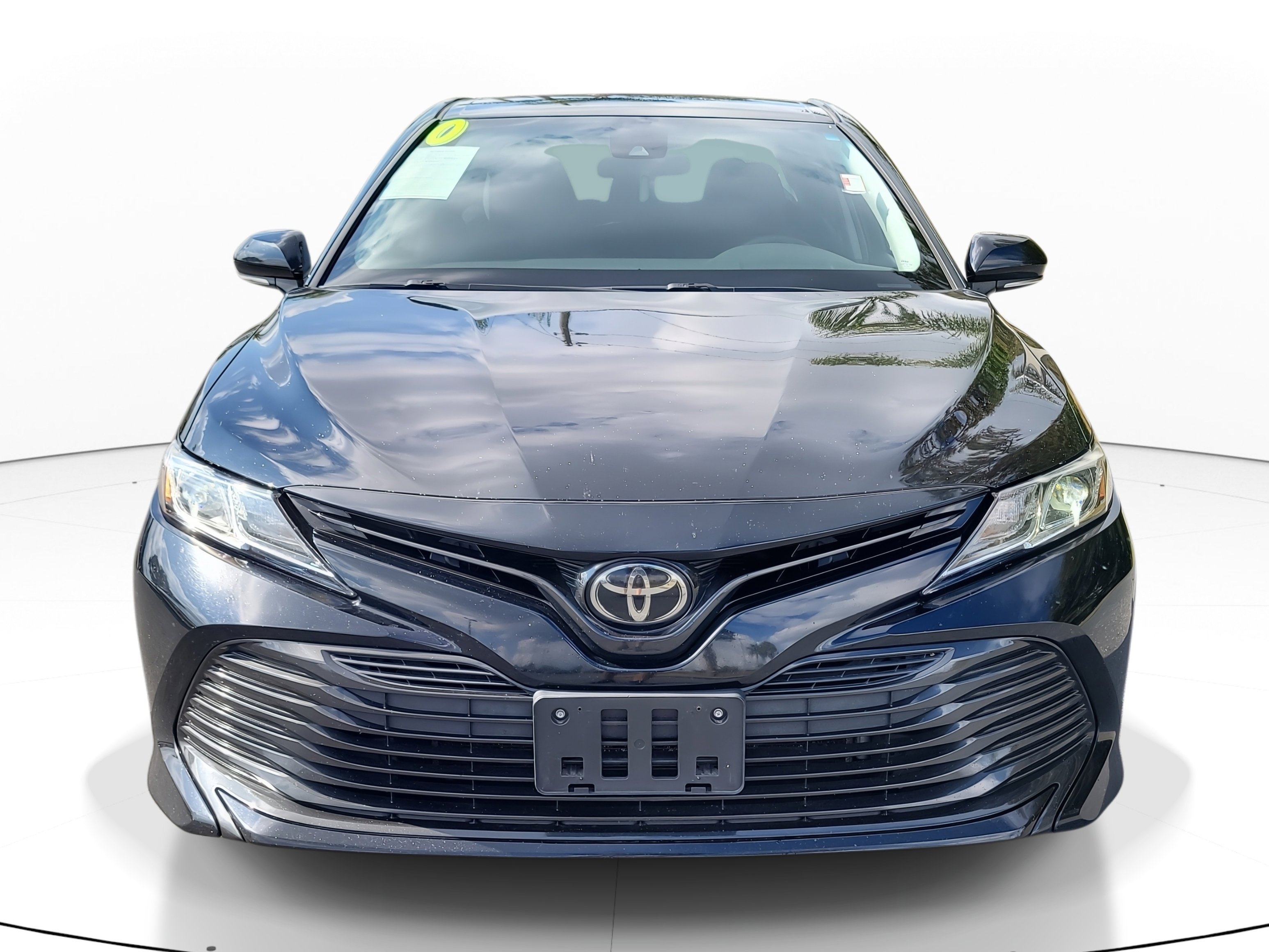 Used 2020 Toyota Camry LE image 2