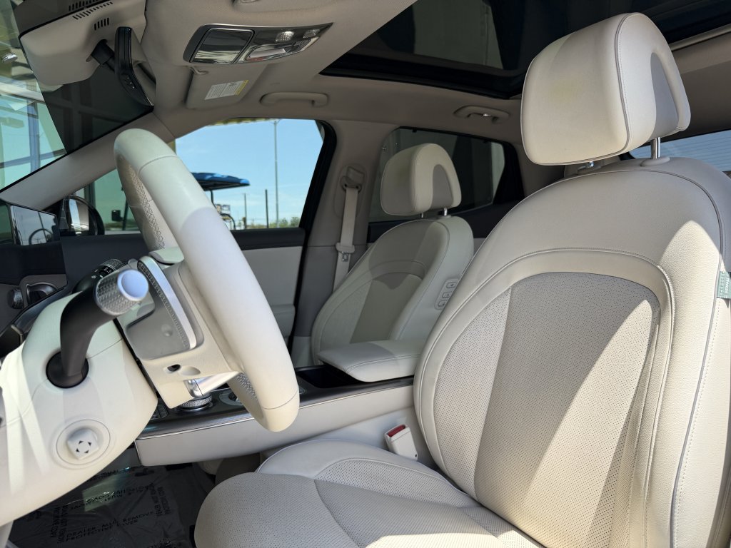 Used 2023 Genesis GV60 Advanced AWD/4WD image 32