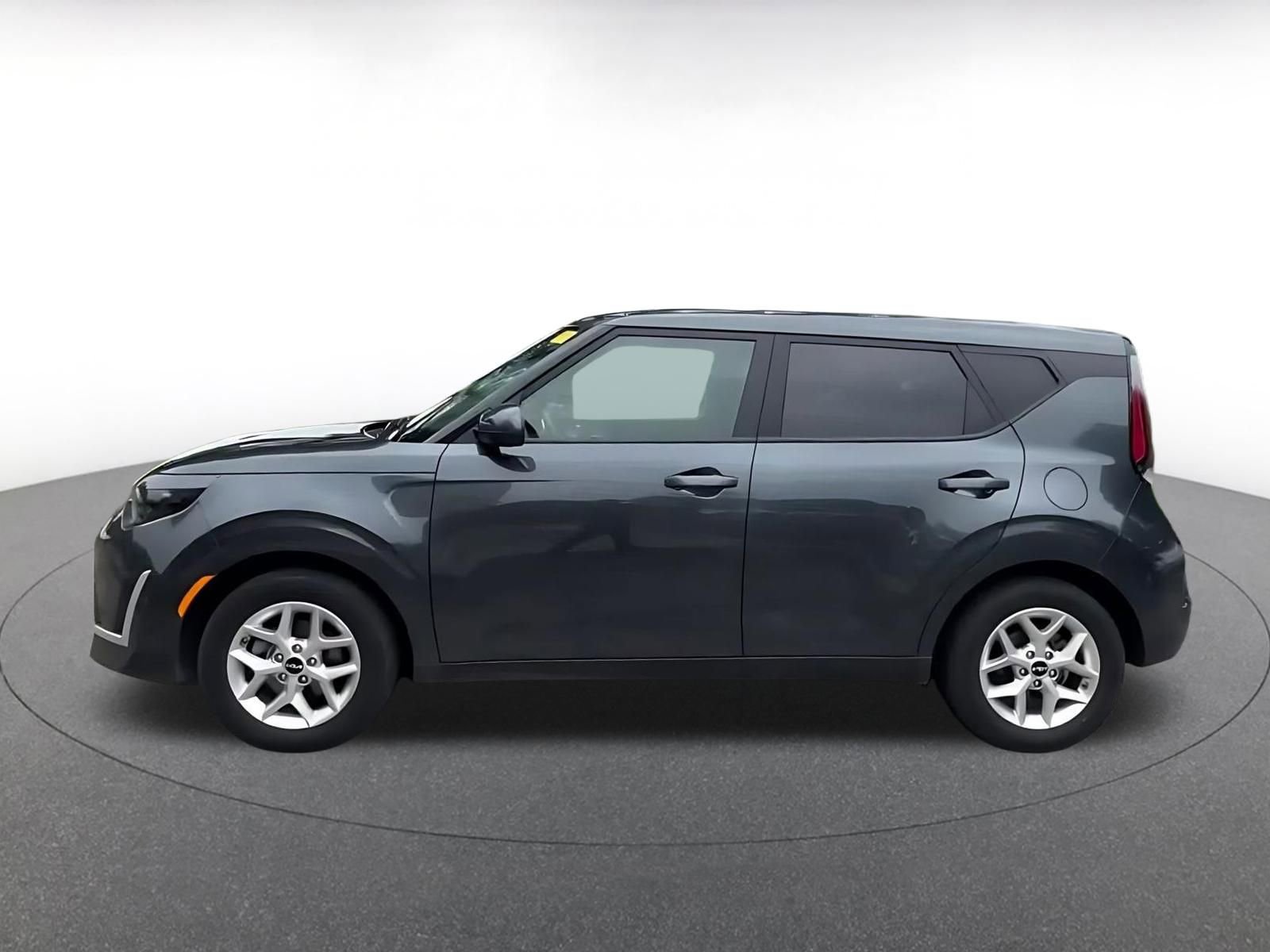 Used 2025 Kia Soul LX w/ LX Technology Package FWD image 9